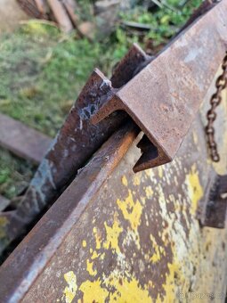 Paleťák na přední radlici - 3