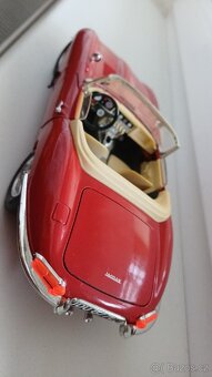Jaguar E type cabrio Bburago 1:18 - 3