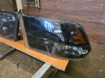Přední světla dodge RAM 1500 - 3