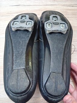 Cyklistické tretry Shimano s nášlapnými pedály a kufry - 3