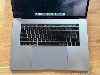 MacBook Pro 15" 2019 / i9 / 16GB / 512GB/ - 3