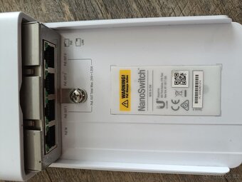 3x Ubiquiti UniFi UAP-AC-LR + 1x NanoSwitch - 3