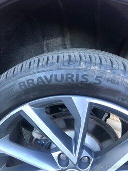 Prodám 2ks pneu Barum 235/45R20WXL - 3