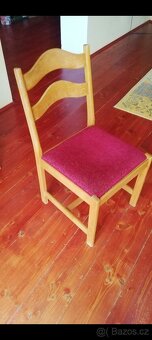 Celodřevěný jídelní stůl s lavící a 4 židlemi - 3