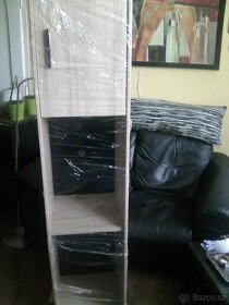 Závěsná obývací stěna s osvětlením jedné závěsné skříňky - 3