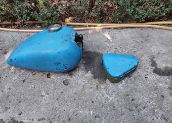 Nádrž víko nádrže kastlík IŽ 350 IŽ 49 DKW - 3