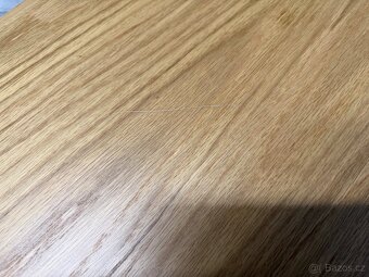 Prodám kulatý konferenční stolek – dekor dub, černé nohy - 3