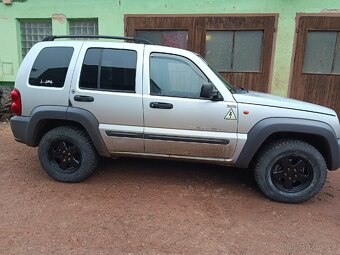 Jeep Cherokee KJ 2,5 crd + dárce dílů - 3
