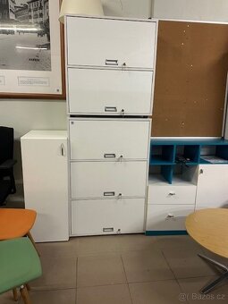 prodám skřínku s třemi zamykatelnými zónami . - 3