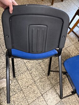 stohovatelné židle použité větší množství - 3