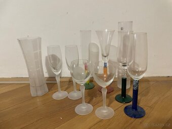 Různé designové skleničky – mix tvarů a barev - 3