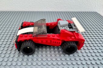 LEGO Creator 3v1 - 31100 - Závodní auto - 3