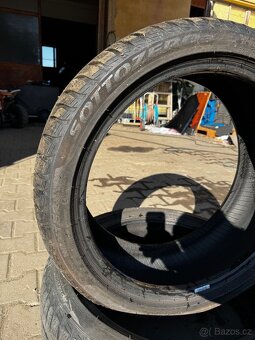 2x ZIMNÍ PNEU PIRELLI SOTTOZERO 3 – 245/40 R19, DOT 2820 - 3