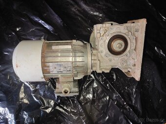 Elektromotor s převodovkou - 3