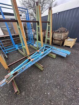 Kovové regály - A stojan - 3