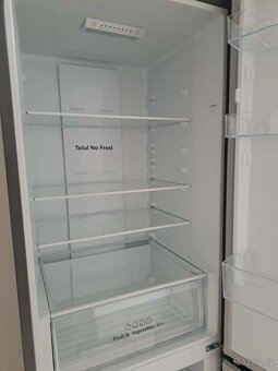 Lednice s mrazákem HISENSE RB390N4AC2 - 3