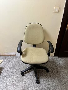 Počítačový stolek a kolečková židle za odvoz - 3