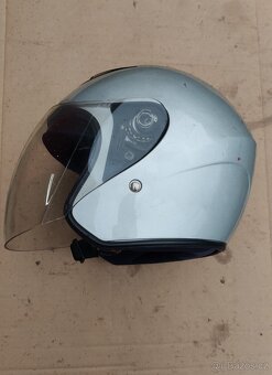 Přilba na motorku. - 3
