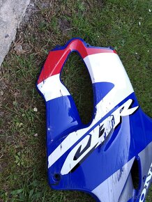 Honda cbr 600 f4i Bocni práva kapota - 3