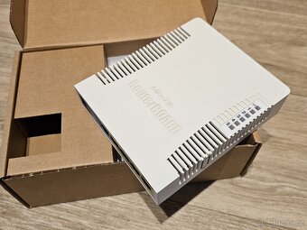 Mikrotik RB260GSP - 3