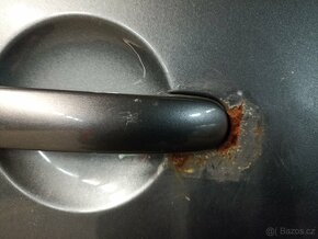 Pravé přední dveře VW Touran. - 3