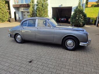 Daimler V8 250 - 3