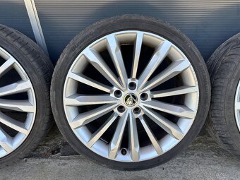 Alu kola Škoda Superb III 5x112 235/35 r19 - 3