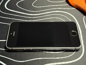 iPhone SE (1. gen.), 32 GB, černá - 3