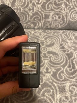 Prodám digitální fotoaparát a přídavný blesk - 3