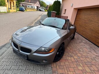 BMW Z4 2.2i (125kw) manuál, dovoz DE, červená kůže - 3