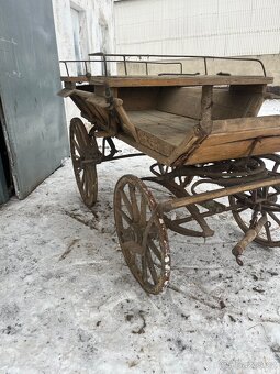 Stará dřevěná brička / kočár – dekorace - 3