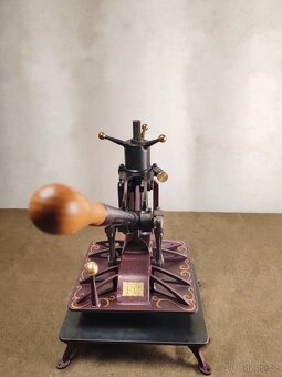 Vysekávací lis - 3