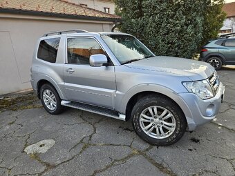 Mitsubishi  Pajero - 3