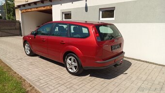 FORD FOCUS kombi 1.6i-74KW-benzín-GHIA - 3