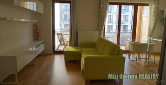 Pronájem prostorného bytu 2+kk se dvěma balkony v prestižní - 3