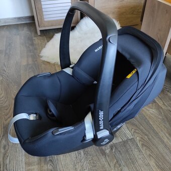 Autosedačka Maxi-cosi Cabrio Fix I-size se základnou - 3