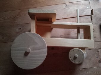 Dřevěný traktůrek - 3