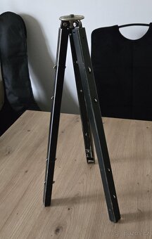 Starý kovový stativ samorozkládací zn. Triax - 3