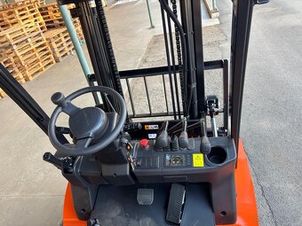 Li-Ion, čelní vysokozdvižný vozík HC, 2500kg - 3
