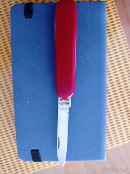 NŮŽ - 3