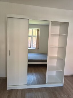 Prodám krásnou bílou skříň se zrcadlem – 180 × 60 × 215 cm - 3