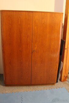 Skříň šatní retro, skleník, knihovna, peřiňák, postel - 3