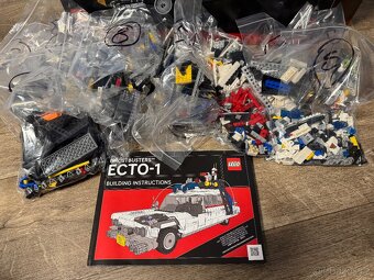 LEGO Icons ECTO-1 Krotitelé duchů 10274 - 3