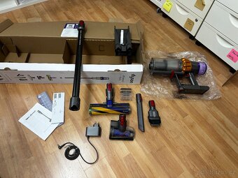 Dyson V15 Detect Absolute - jen vyzkoušený - 3