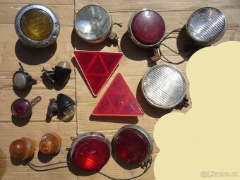 prodám stará světla na auta, zemědělské stoje. Různé druhy.. - 3
