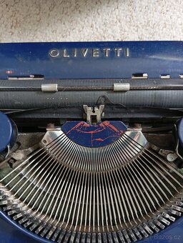 Psací stroj Olivetti s českou klávesnicí - 3