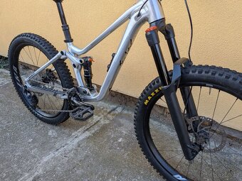 24" celoodpružené kolo Giant Faith 24 - 3