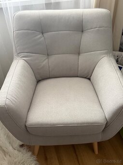 Krásné křeslo s taburetem - 3