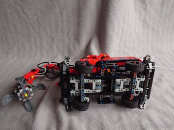 LEGO Technic 42144 - 3