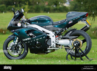 Triumph 955i Daytona Limited edition - 3